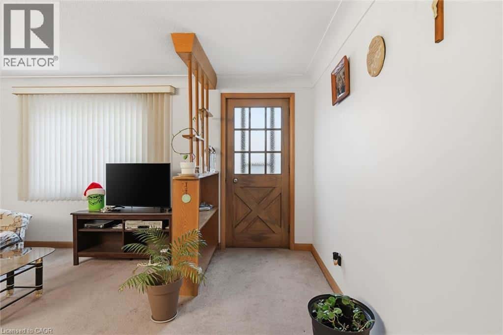 17 QUEEN Street N — Thorold, Ontario - Photo 4 of 50