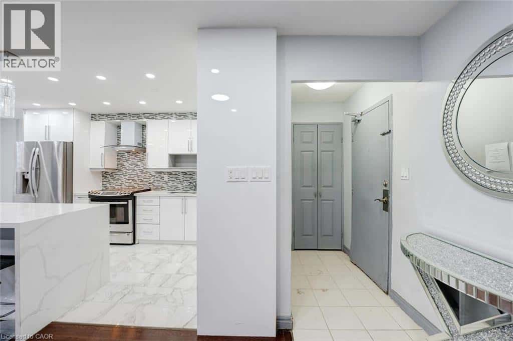 10 EDGECLIFF GOLFWAY Unit# 206 — North York, Ontario - Photo 4 of 28