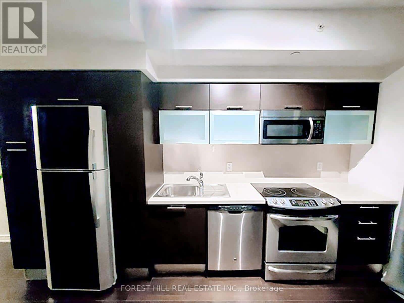 4606 - 386 YONGE STREET — Toronto (Bay Street Corridor), Ontario - Photo 3 of 7