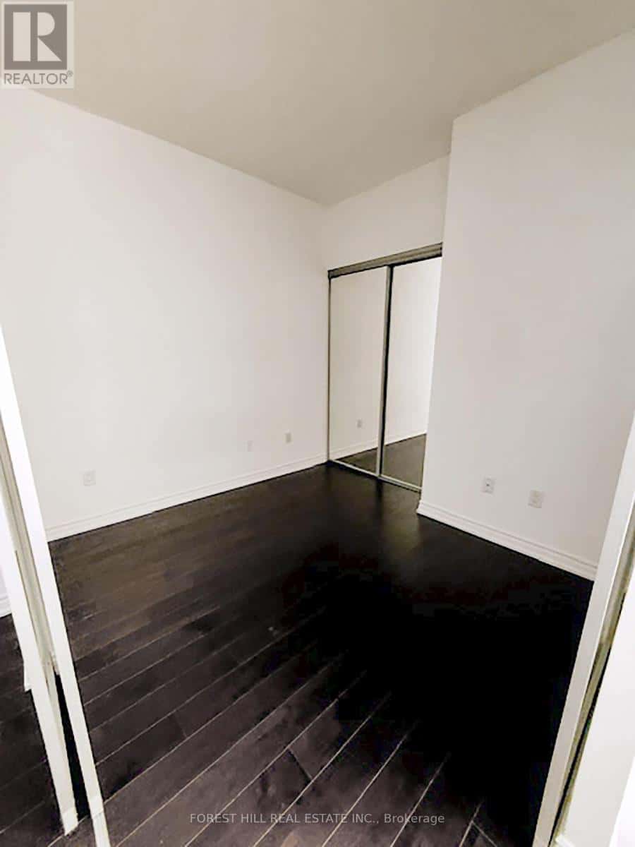 4606 - 386 YONGE STREET — Toronto (Bay Street Corridor), Ontario - Photo 4 of 7