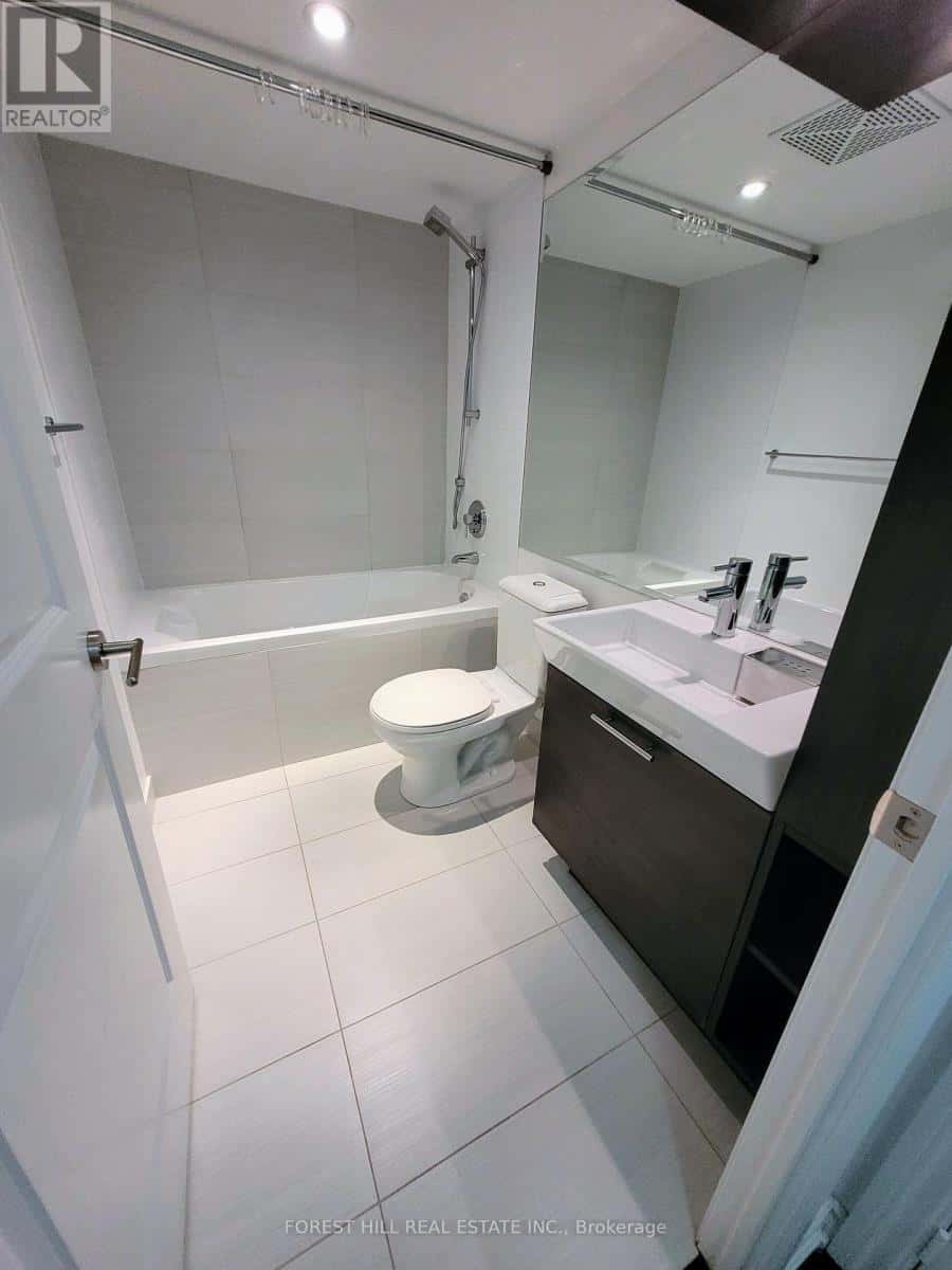 4606 - 386 YONGE STREET — Toronto (Bay Street Corridor), Ontario - Photo 5 of 7