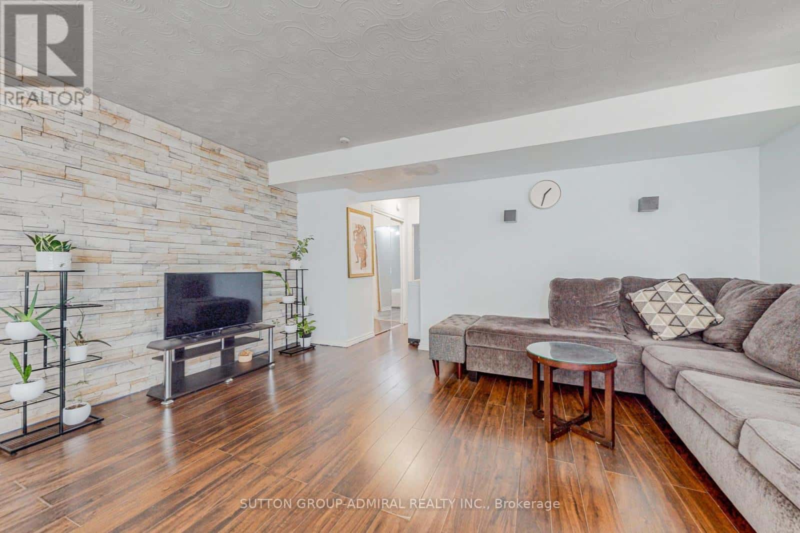 209 - 2245 EGLINTON AVENUE E — Toronto (Ionview), Ontario - Photo 4 of 22