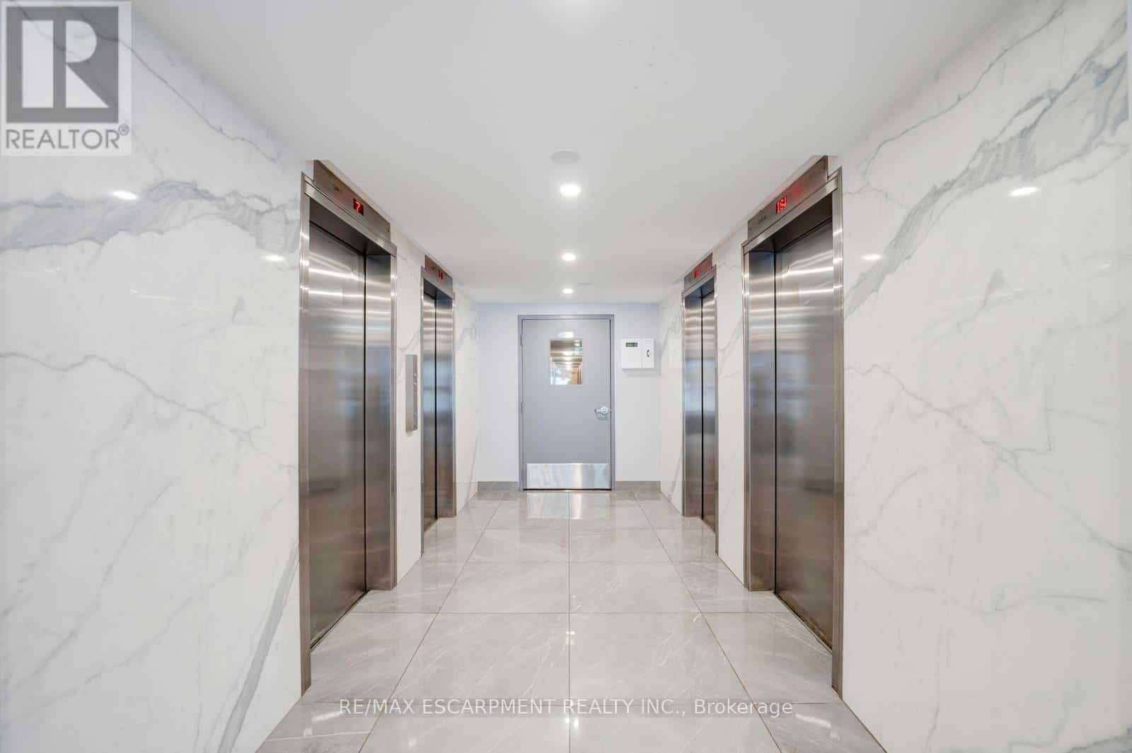 206 - 10 EDGECLIFF GOLFWAY — Toronto (Flemingdon Park), Ontario - Photo 3 of 28