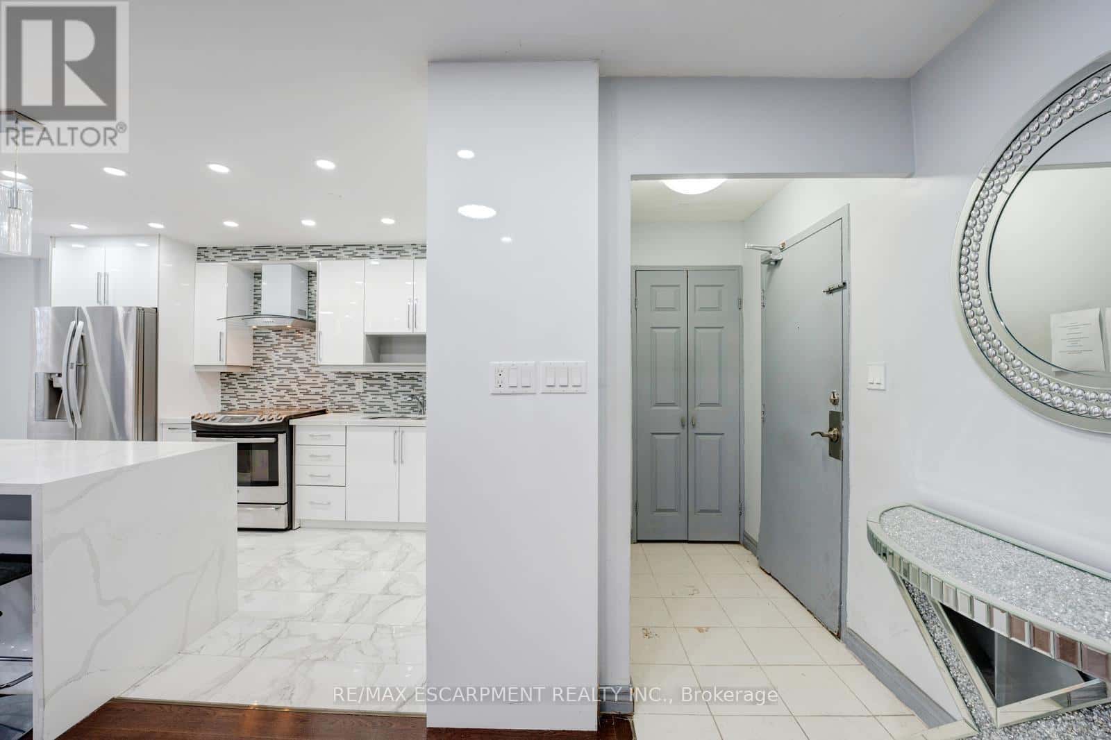 206 - 10 EDGECLIFF GOLFWAY — Toronto (Flemingdon Park), Ontario - Photo 4 of 28