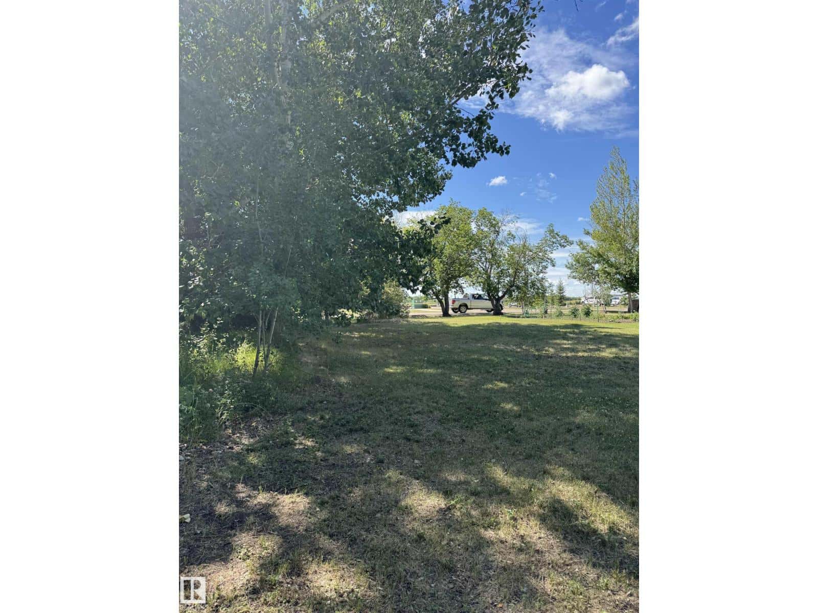 5318 Railway AV — Elk Point, Alberta - Photo 4 of 7