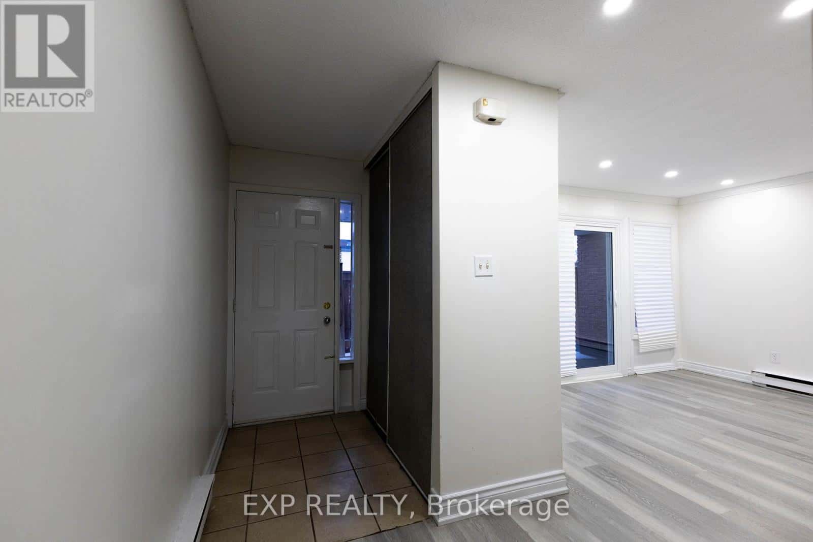 120 - 248 MILESTONE CRESCENT — Aurora (Aurora Village), Ontario - Photo 3 of 24