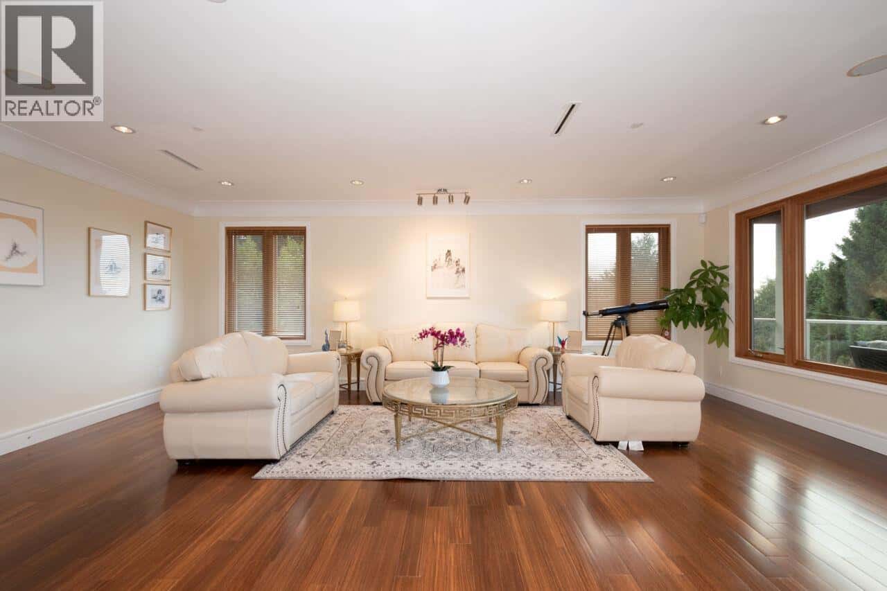 950 GREENWOOD ROAD — West Vancouver, British Columbia - Photo 3 of 40