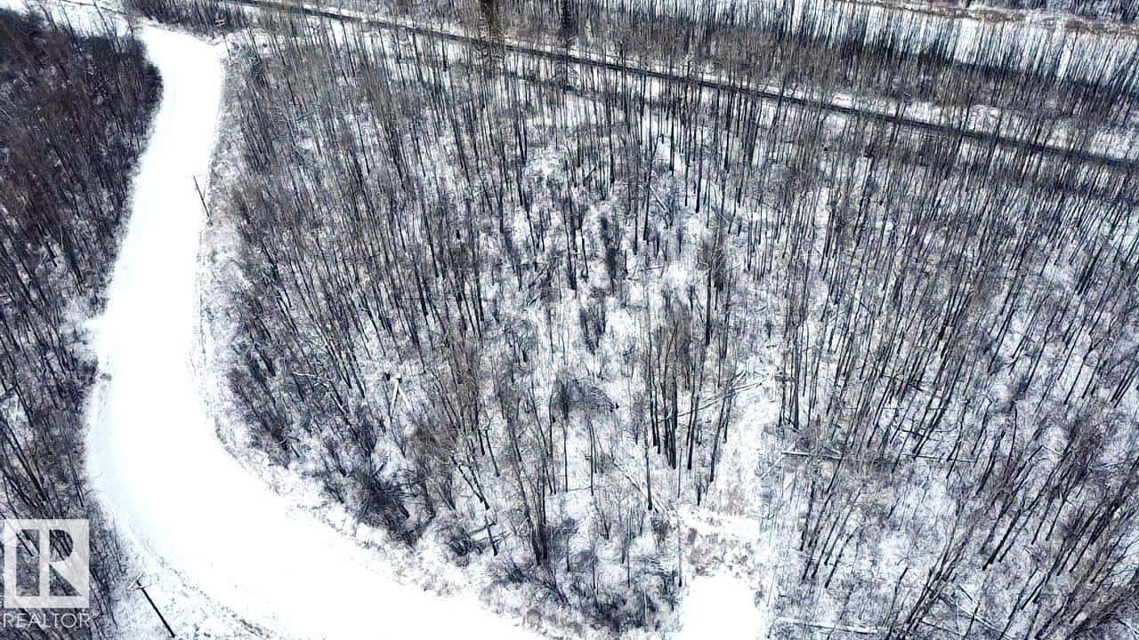 4312 Lakeshore RD — Rural Parkland County, Alberta - Photo 5 of 9