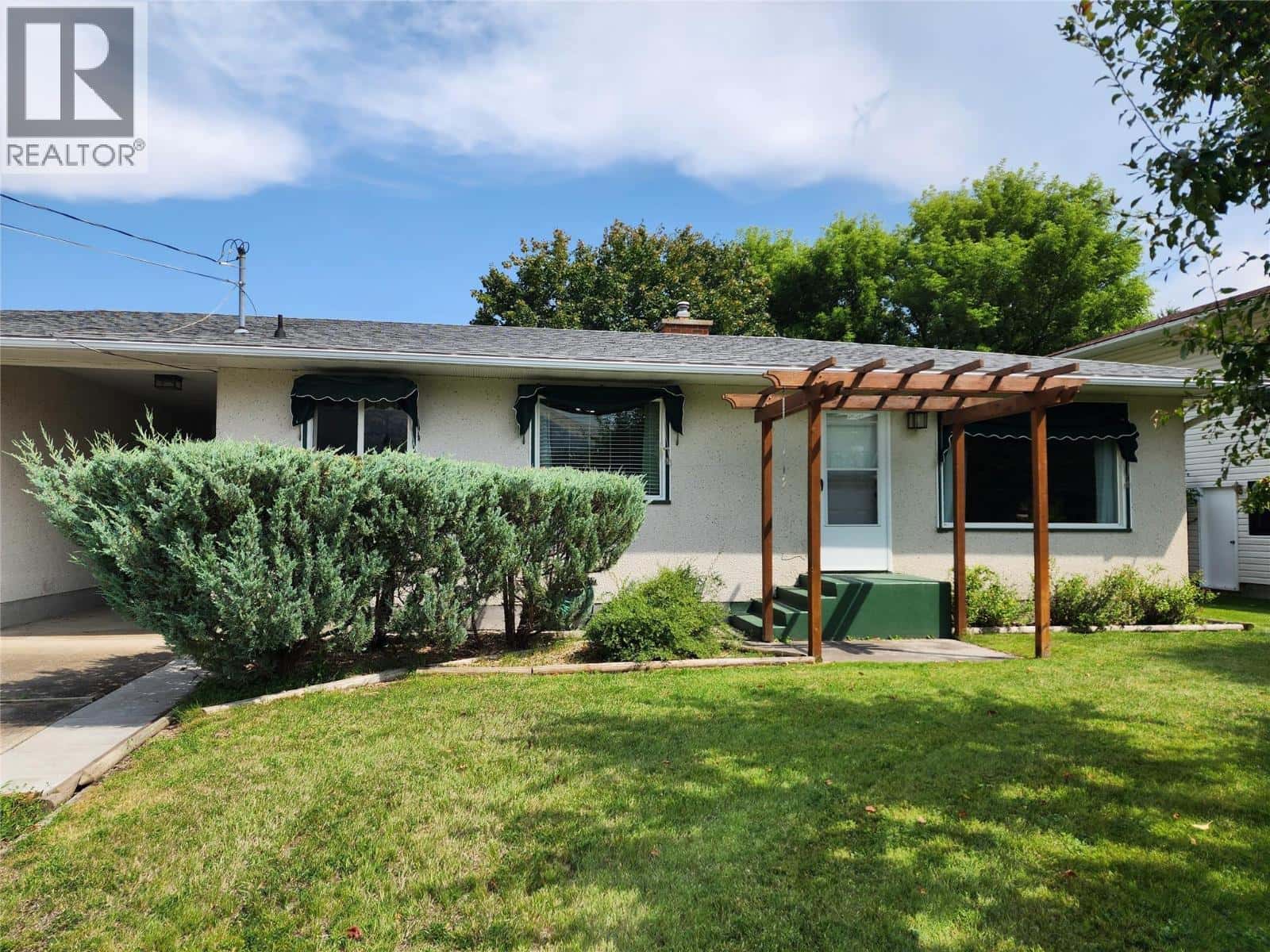 6210 York Road — Grand Forks, British Columbia - Photo 2 of 22