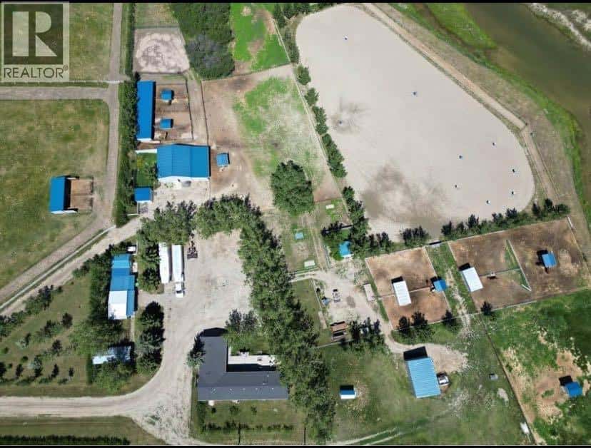 95041A Hwy 2 — Fort Macleod, Alberta - Photo 3 of 38