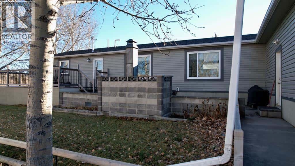 95041A Hwy 2 — Fort Macleod, Alberta - Photo 5 of 38