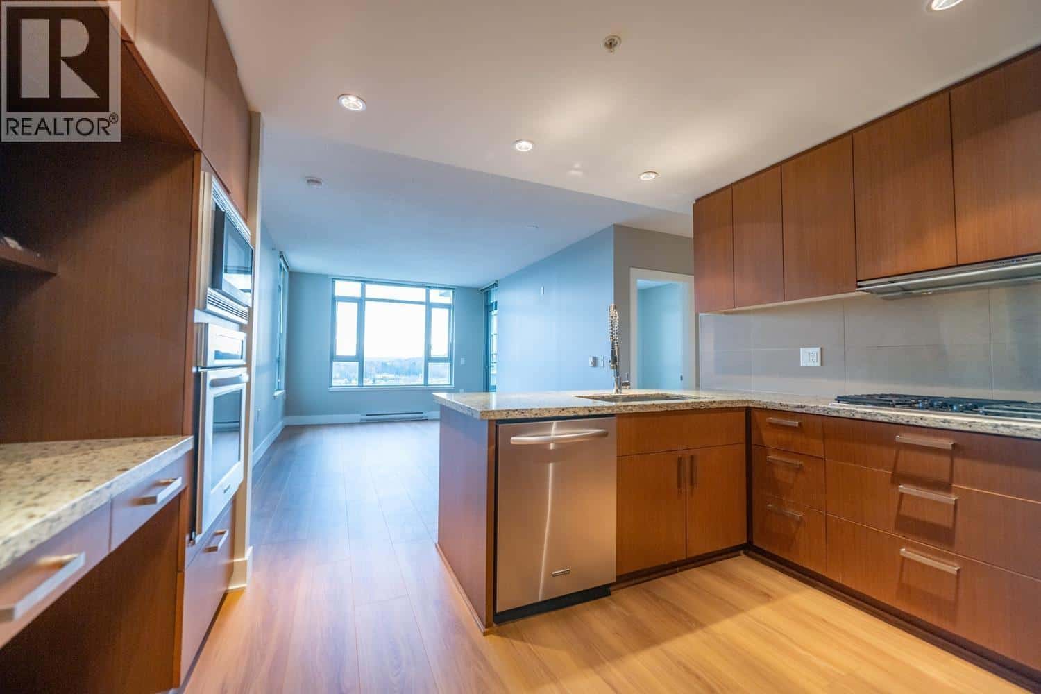 1209 1155 THE HIGH STREET — Coquitlam, British Columbia - Photo 2 of 21