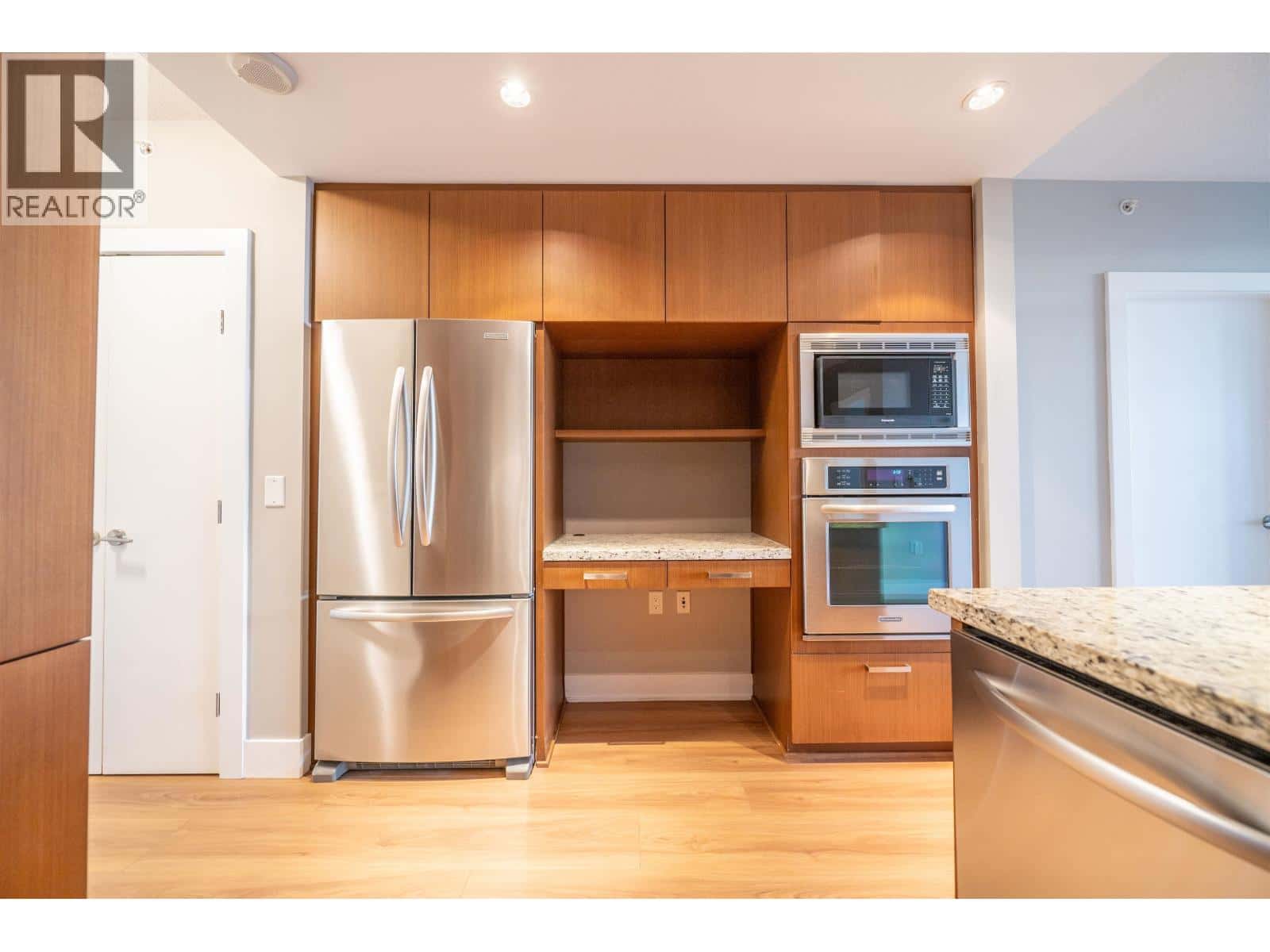 1209 1155 THE HIGH STREET — Coquitlam, British Columbia - Photo 3 of 21