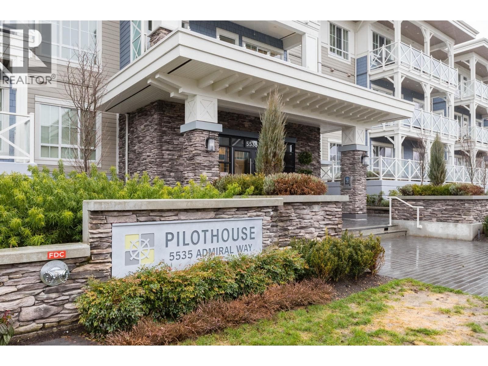 103 5535 ADMIRAL WAY — Delta, British Columbia - Main photo