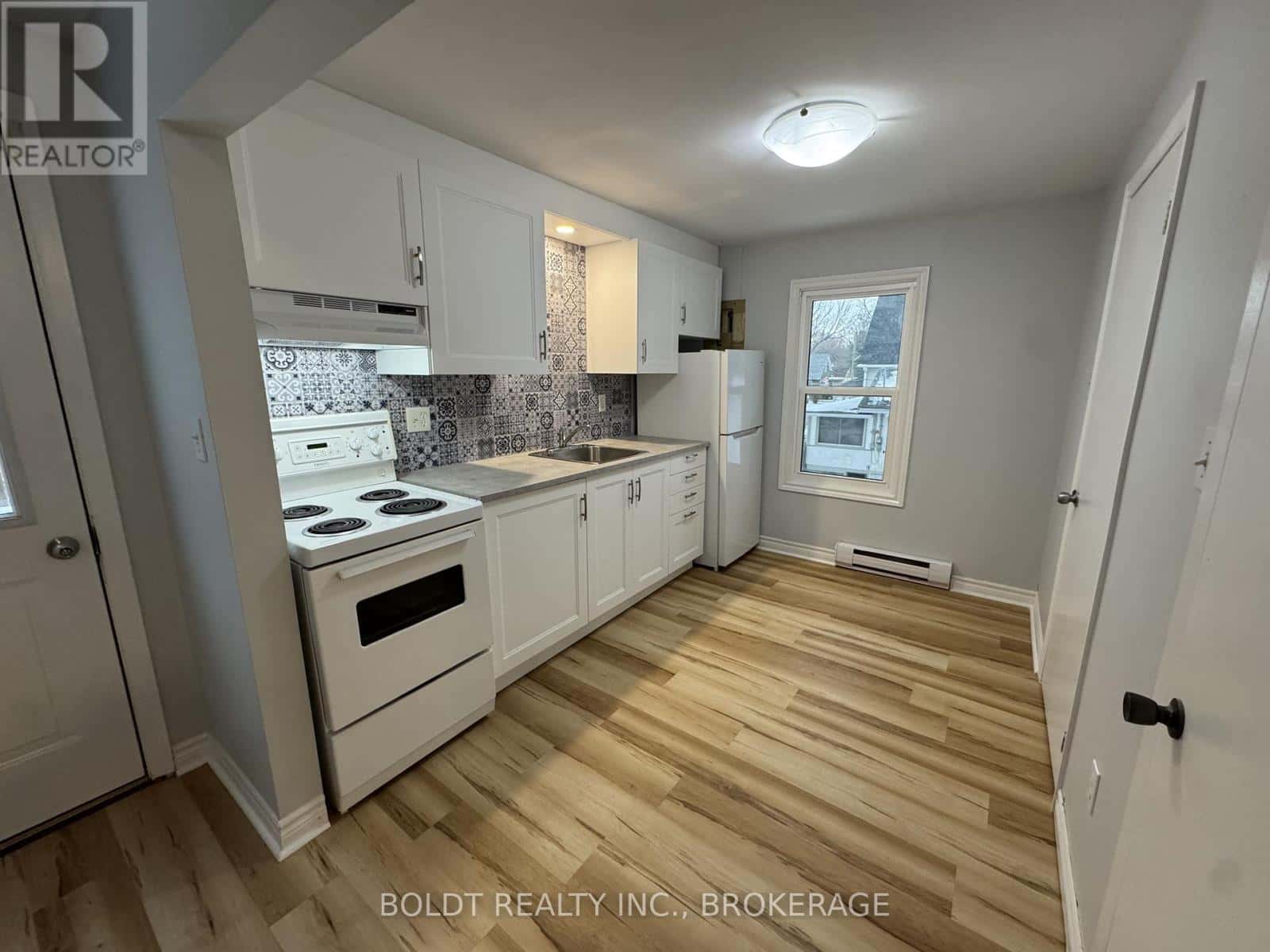 2 - 396 OXFORD AVENUE — Fort Erie (Crystal Beach), Ontario - Photo 4 of 9