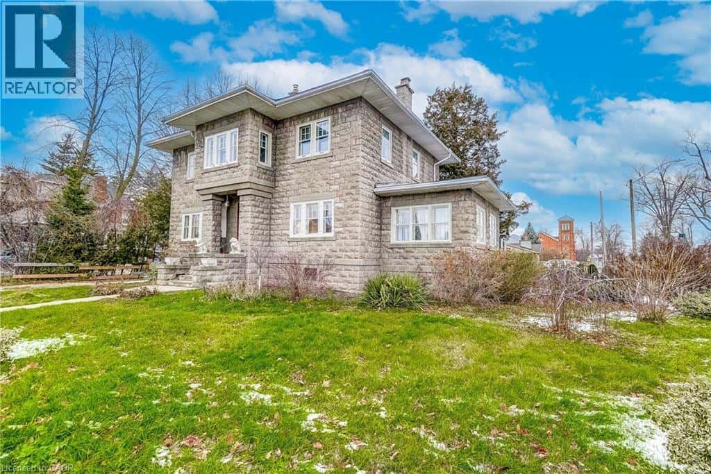 203 BROAD Street W — Dunnville, Ontario - Photo 2 of 48