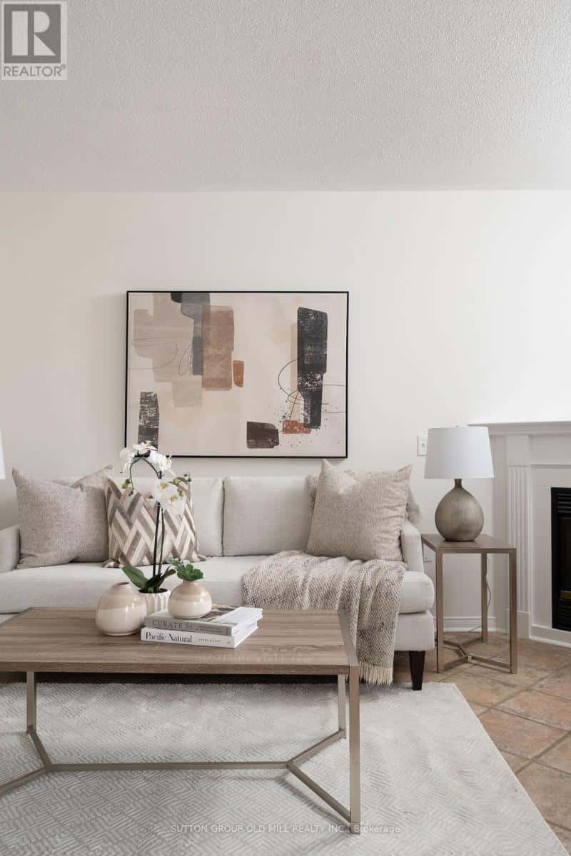 66 ZACHARY PL — Whitby (Brooklin), Ontario - Photo 2 of 30