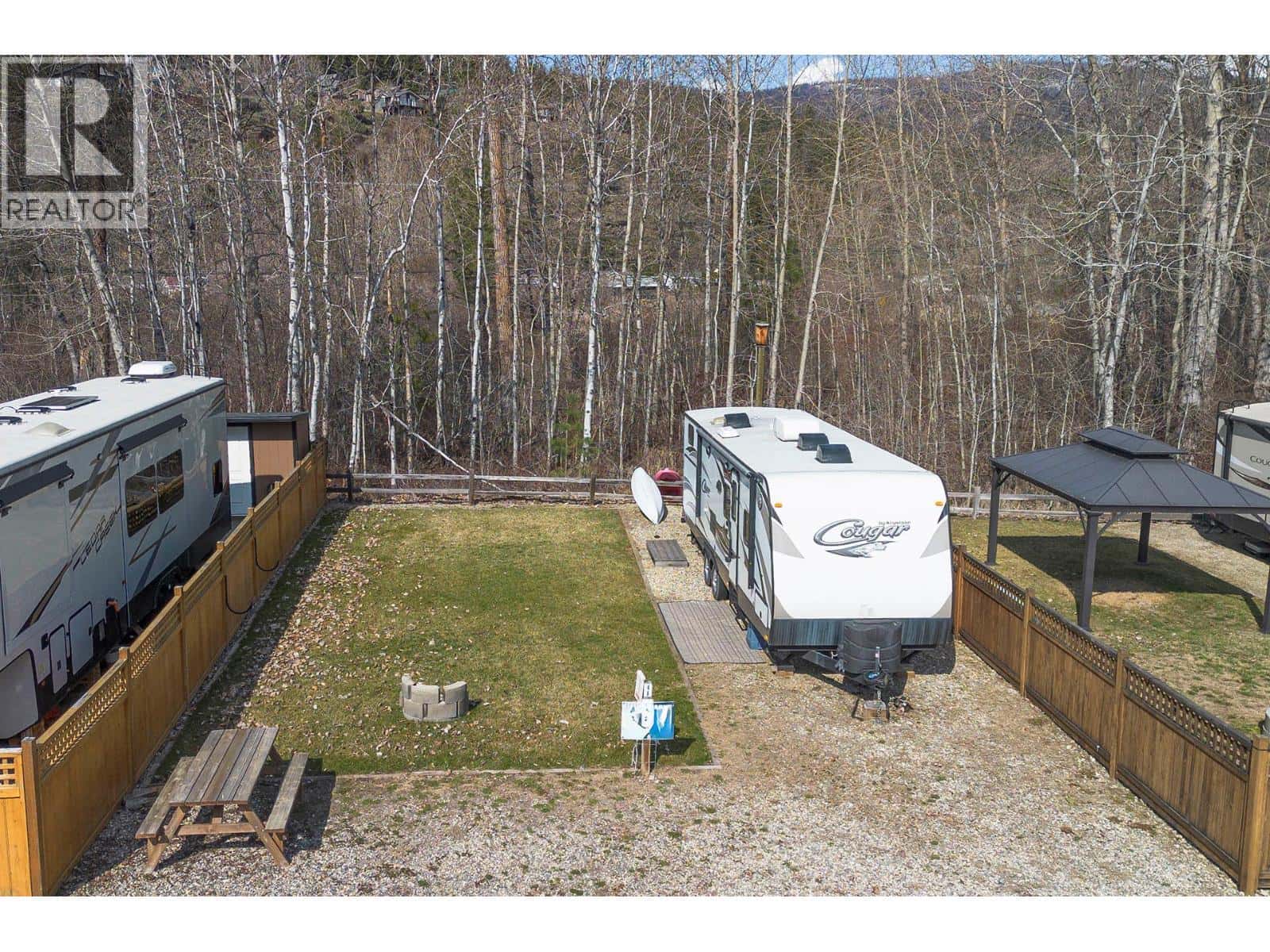 41 Cottonwood Drive N — Lee Creek, British Columbia - Photo 2 of 35