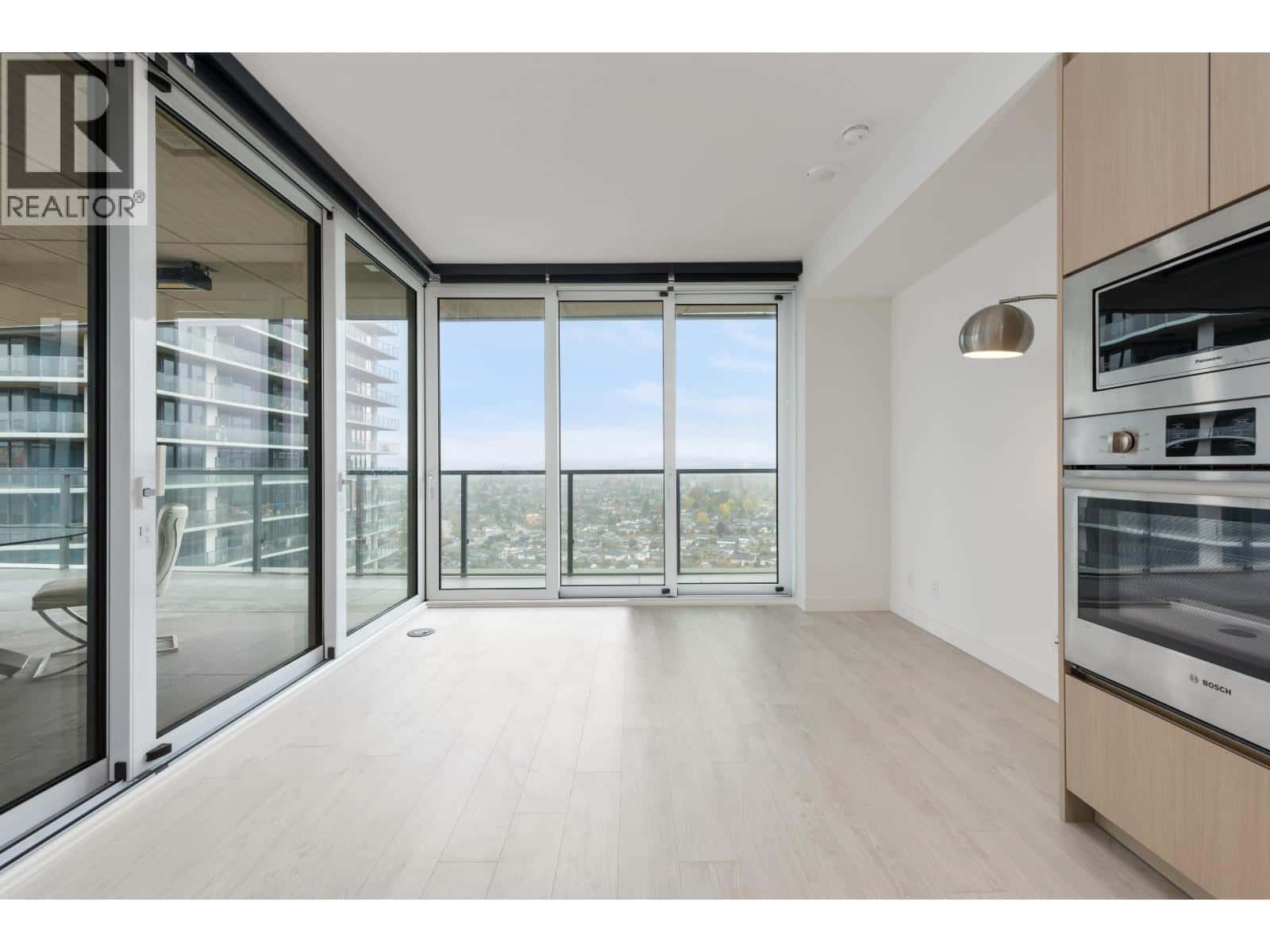 3204 4890 LOUGHEED HIGHWAY — Burnaby, British Columbia - Photo 3 of 25