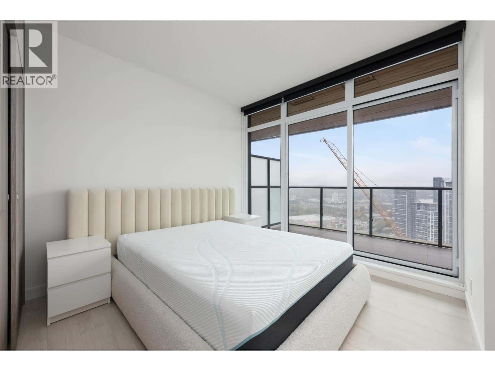 3204 4890 LOUGHEED HIGHWAY — Burnaby, British Columbia - Photo 4 of 25