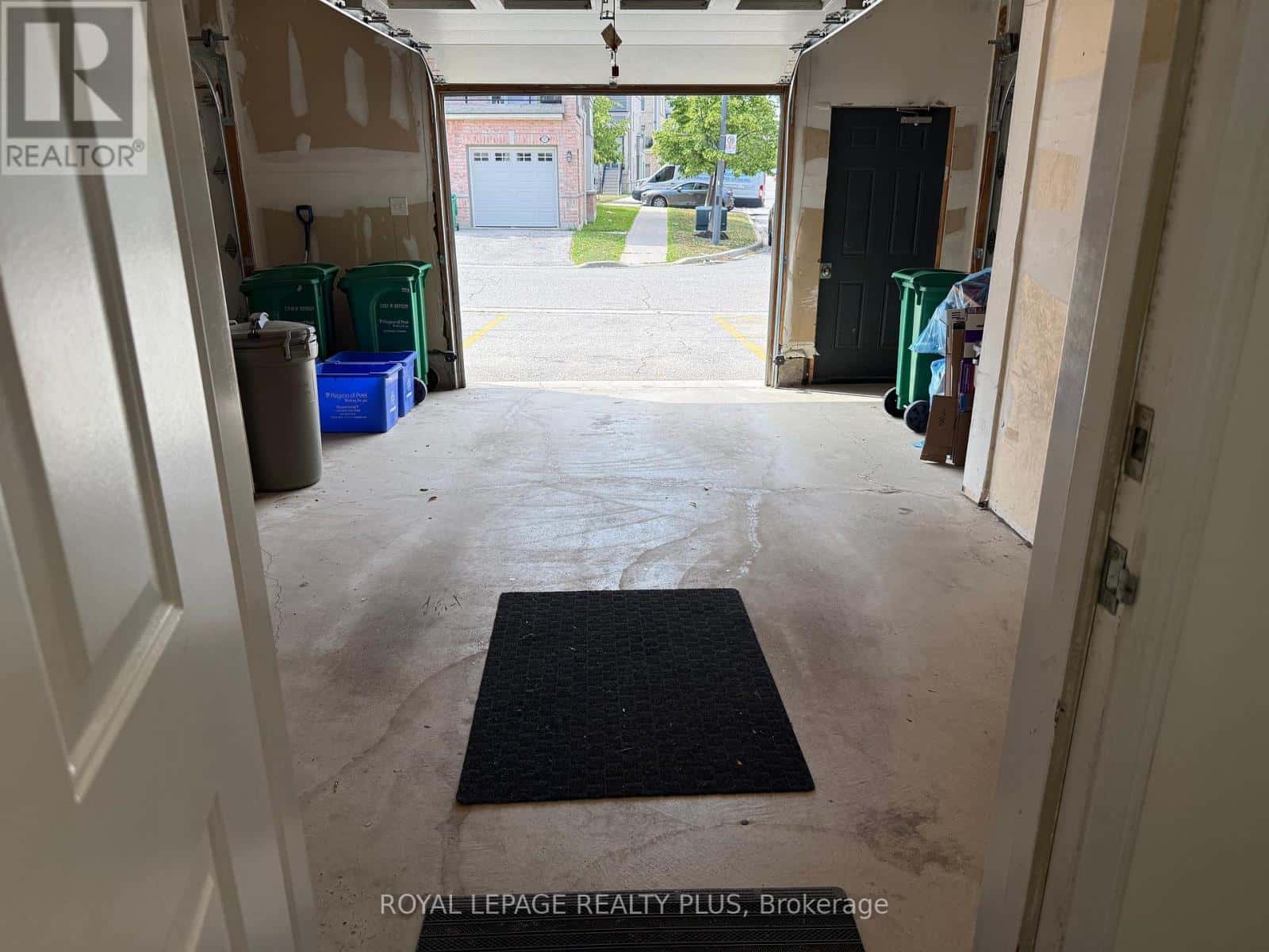 5 - 3015 DESTINATION DRIVE — Mississauga (Churchill Meadows), Ontario - Photo 2 of 29