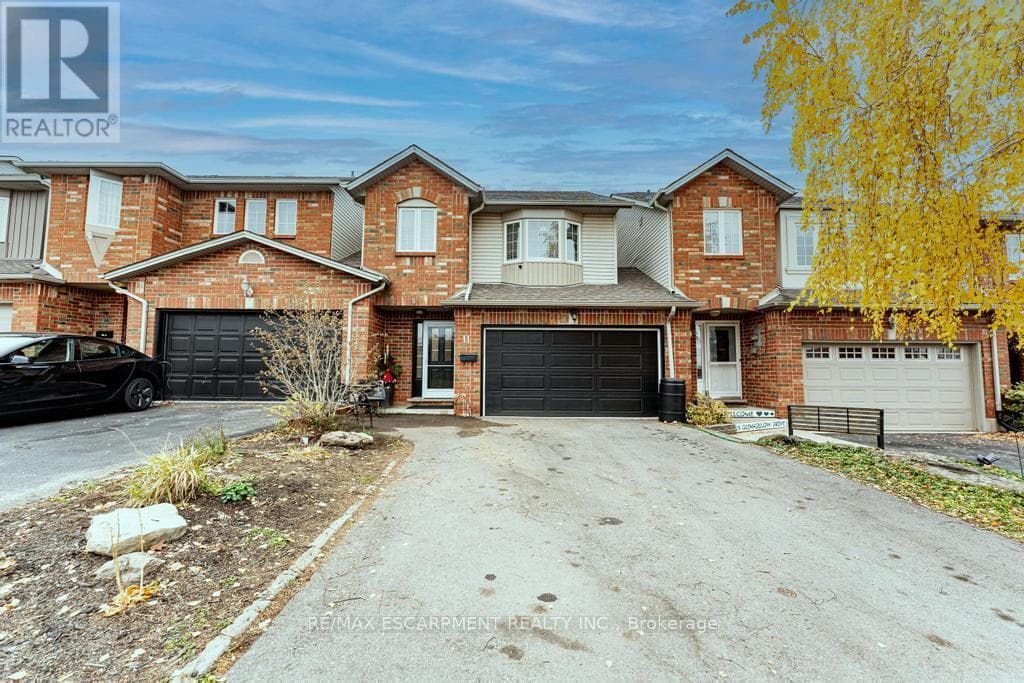 11 GLENHOLLOW DRIVE — Hamilton (Stoney Creek Mountain), Ontario - Main photo