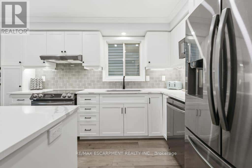 11 GLENHOLLOW DRIVE — Hamilton (Stoney Creek Mountain), Ontario - Photo 4 of 19