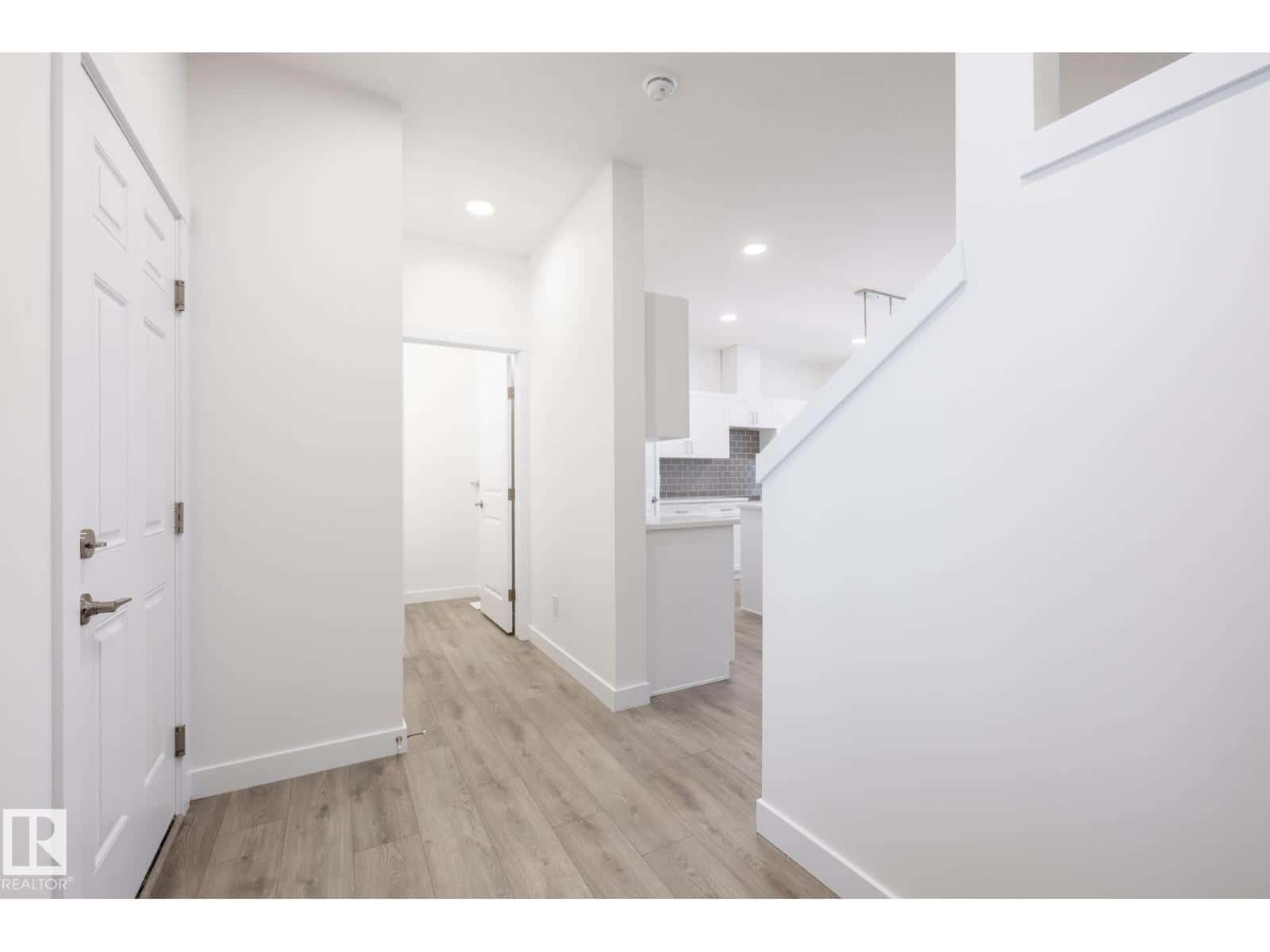 10716 99 ST — Morinville, Alberta - Photo 3 of 19