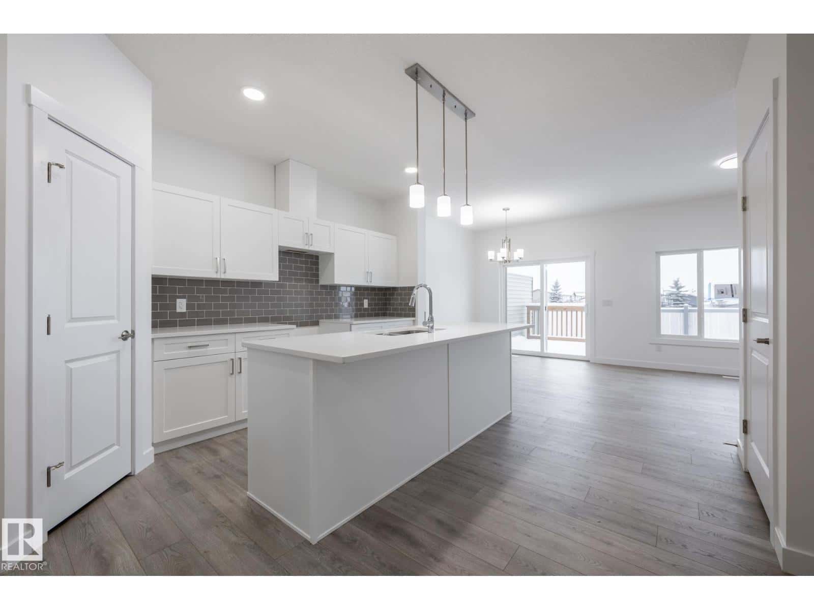 10716 99 ST — Morinville, Alberta - Photo 5 of 19