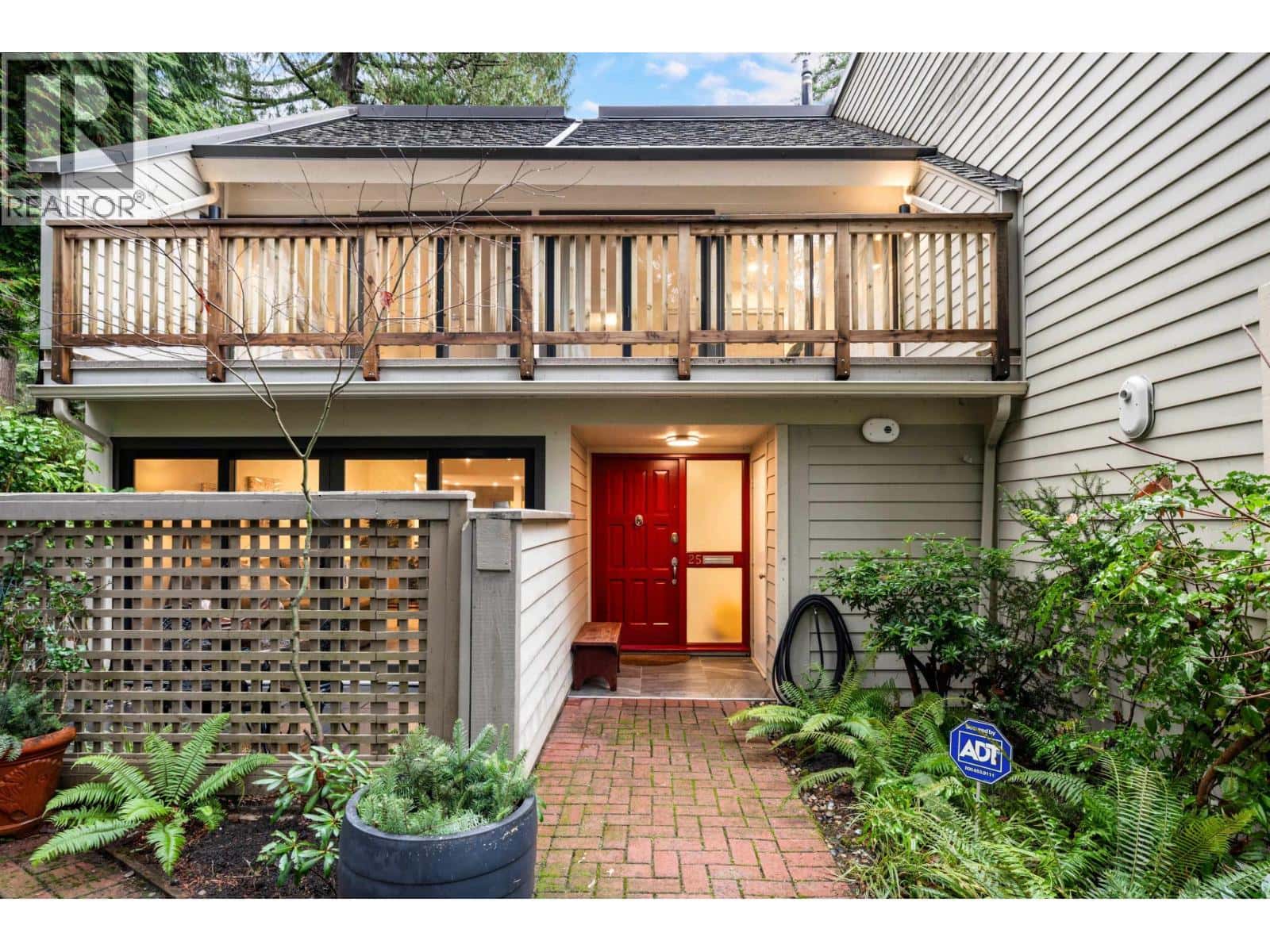 25 4957 MARINE DRIVE — West Vancouver, British Columbia - Photo 2 of 40