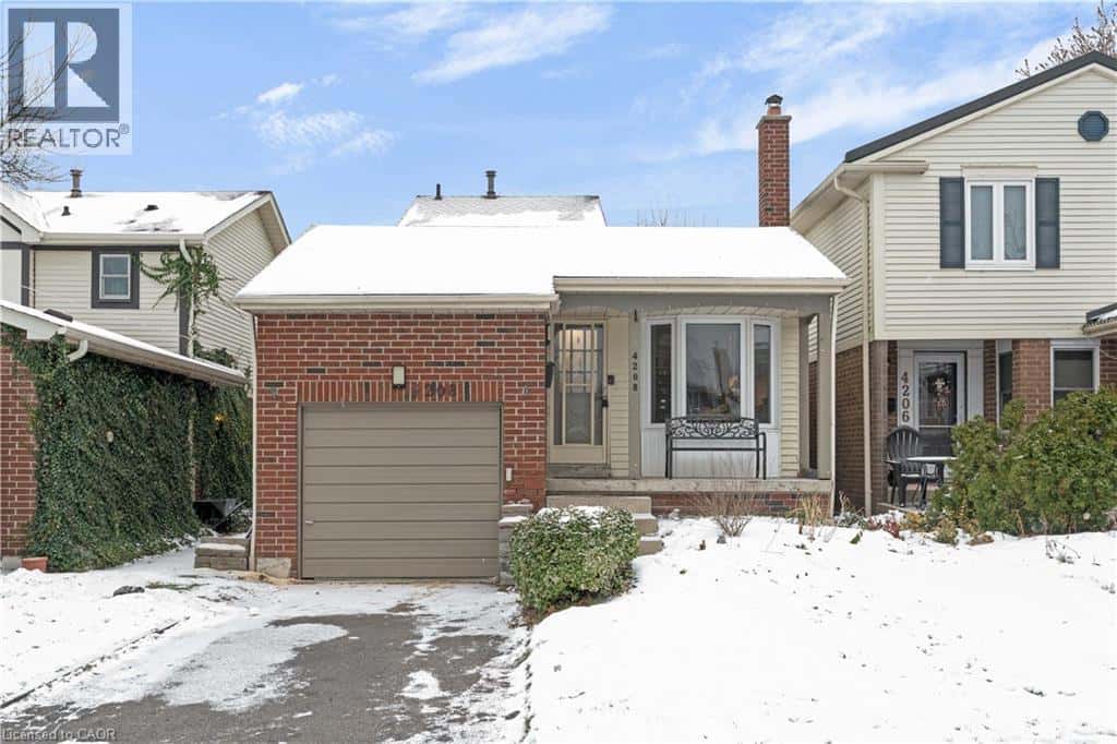 4208 STONEMASON Crescent — Mississauga, Ontario - Photo 3 of 31