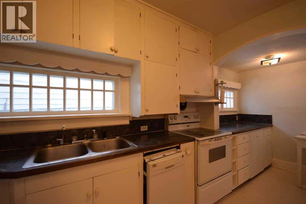 2121 21 Avenue — Didsbury, Alberta - Photo 4 of 24