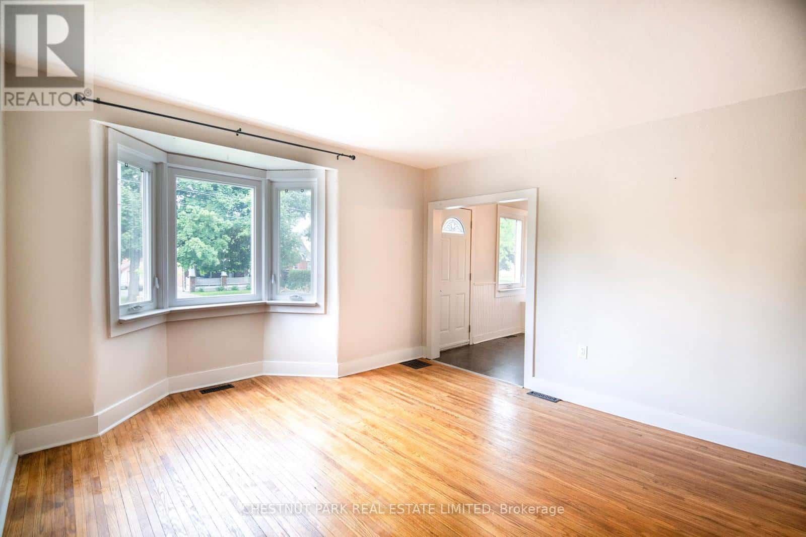 174 GIBBONS STREET — Oshawa (McLaughlin), Ontario - Photo 3 of 30