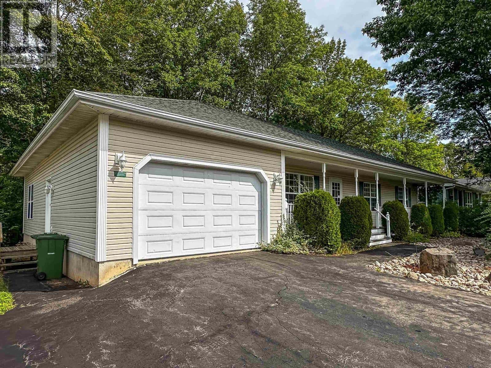 28 Bishop Avenue — New Minas, Nova Scotia - Photo 4 of 35