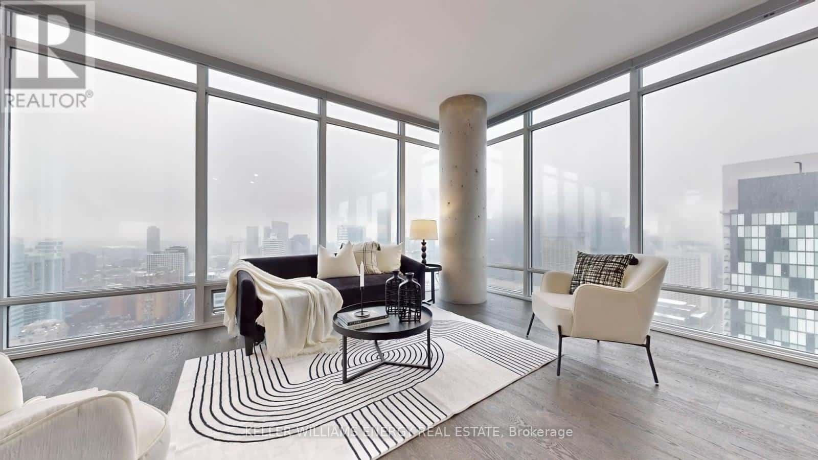 3307 - 488 UNIVERSITY AVENUE — Toronto (University), Ontario - Photo 2 of 38