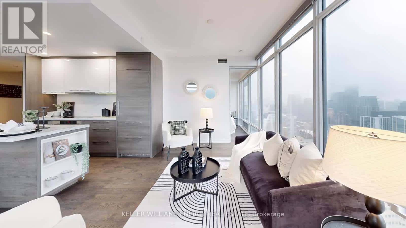 3307 - 488 UNIVERSITY AVENUE — Toronto (University), Ontario - Photo 3 of 38