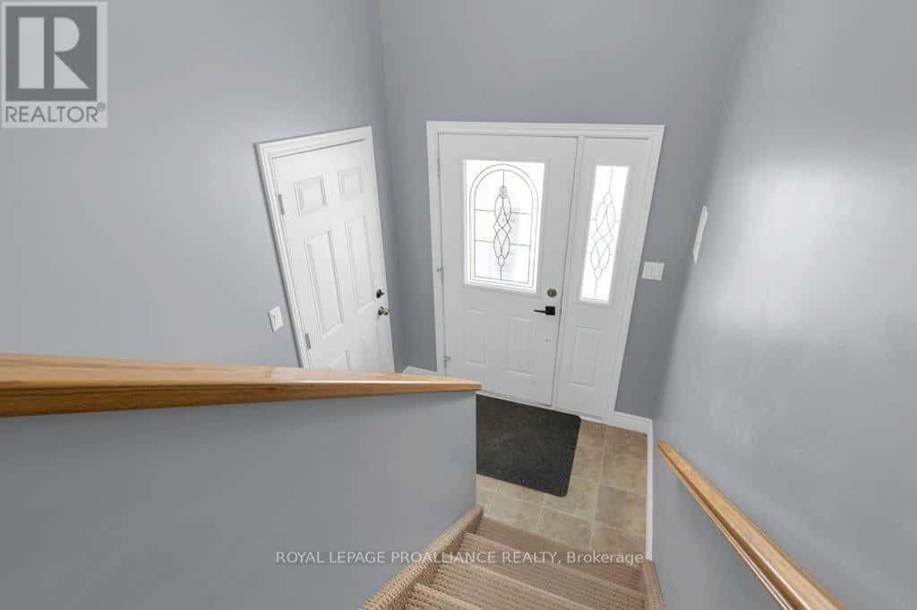 20 TERANCE STREET — Quinte West (Trenton Ward), Ontario - Photo 4 of 33