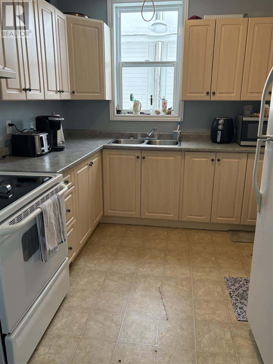 42-44 Aberdeen ST — Chapleau, Ontario - Photo 4 of 11