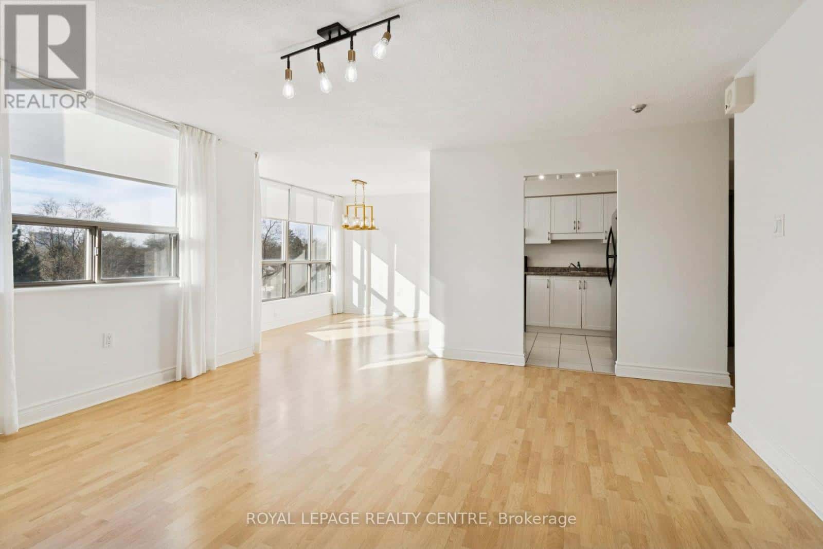 510 - 1110 WALDEN CIRCLE — Mississauga (Clarkson), Ontario - Photo 4 of 29