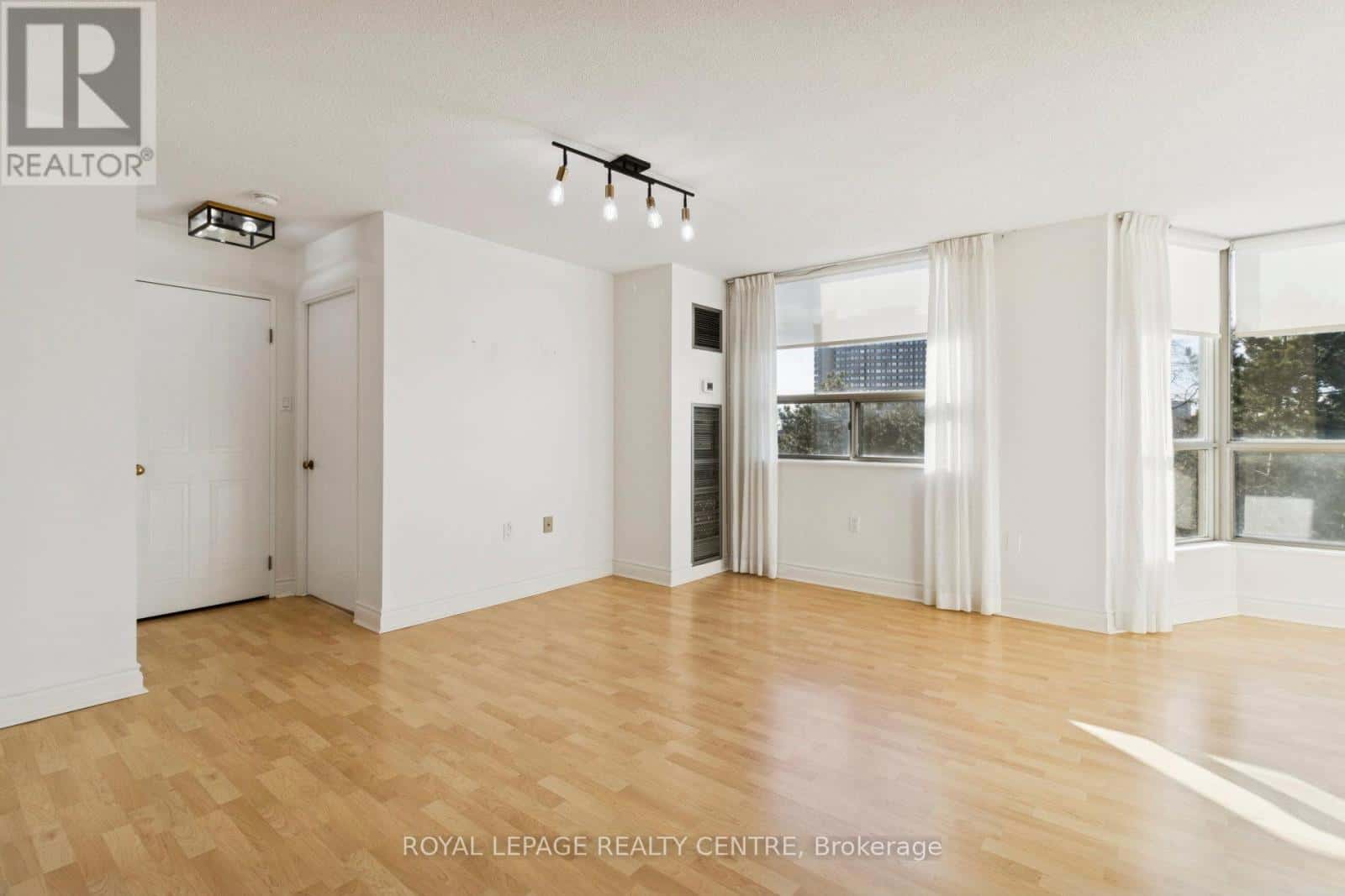 510 - 1110 WALDEN CIRCLE — Mississauga (Clarkson), Ontario - Photo 5 of 29