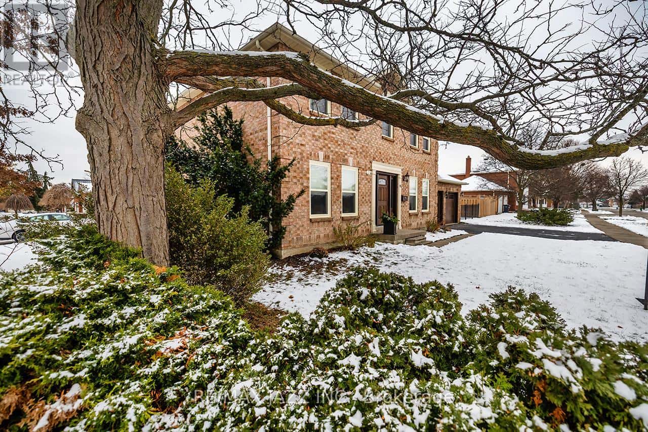 81 BURGBY AVENUE — Brampton (Northwood Park), Ontario - Photo 4 of 39