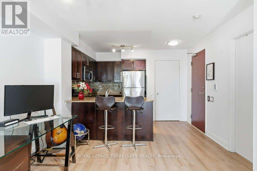 1512 - 2181 YONGE STREET — Toronto (Mount Pleasant West), Ontario - Photo 3 of 34