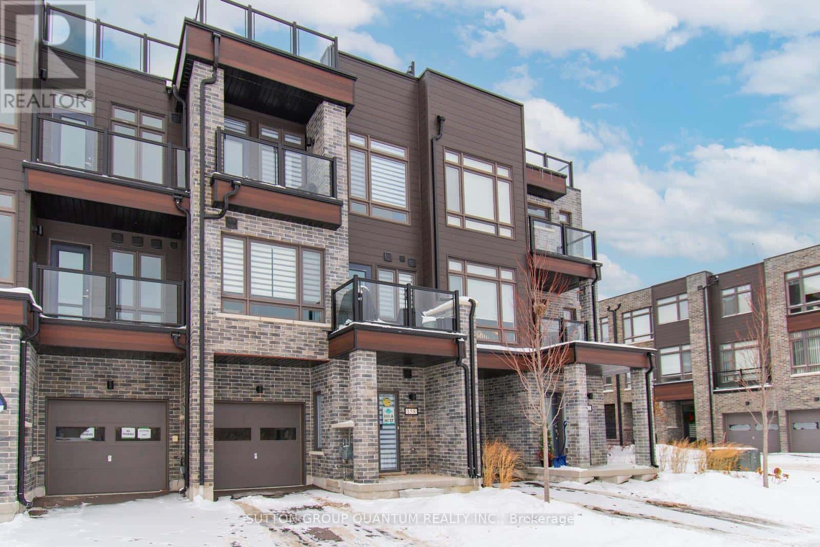 158 ELGIN STREET — Orillia, Ontario - Photo 2 of 25