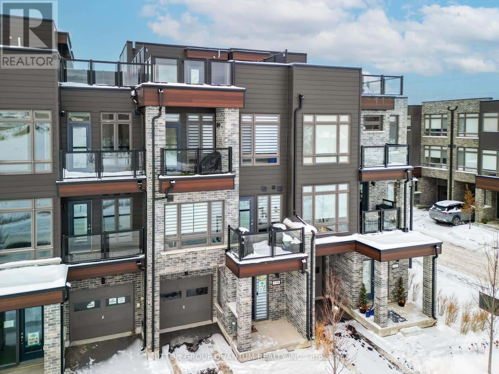 158 ELGIN STREET — Orillia, Ontario - Photo 3 of 25