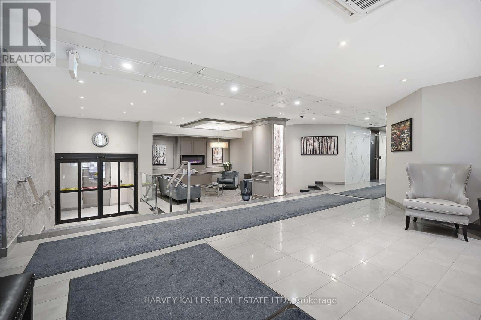 501 - 965 INVERHOUSE DRIVE — Mississauga (Clarkson), Ontario - Photo 3 of 42