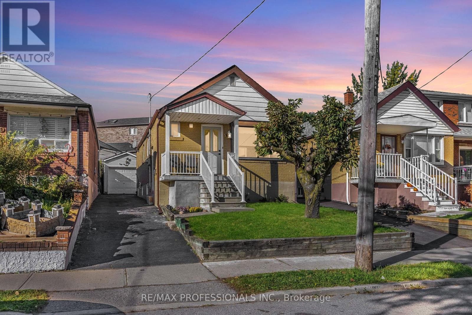 54 HOLMESDALE CRESCENT — Toronto (Caledonia-Fairbank), Ontario - Main photo