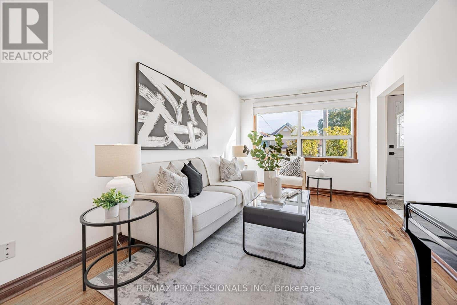 54 HOLMESDALE CRESCENT — Toronto (Caledonia-Fairbank), Ontario - Photo 3 of 24