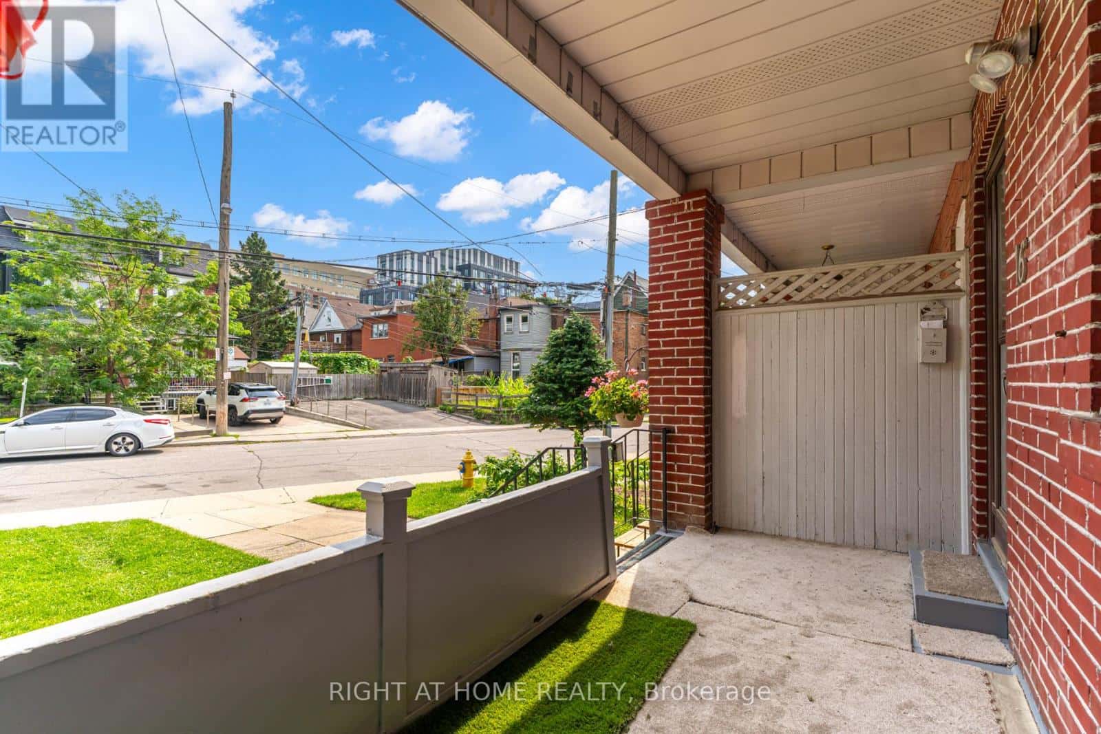 16 PRYOR AVENUE — Toronto (Weston-Pellam Park), Ontario - Photo 3 of 35