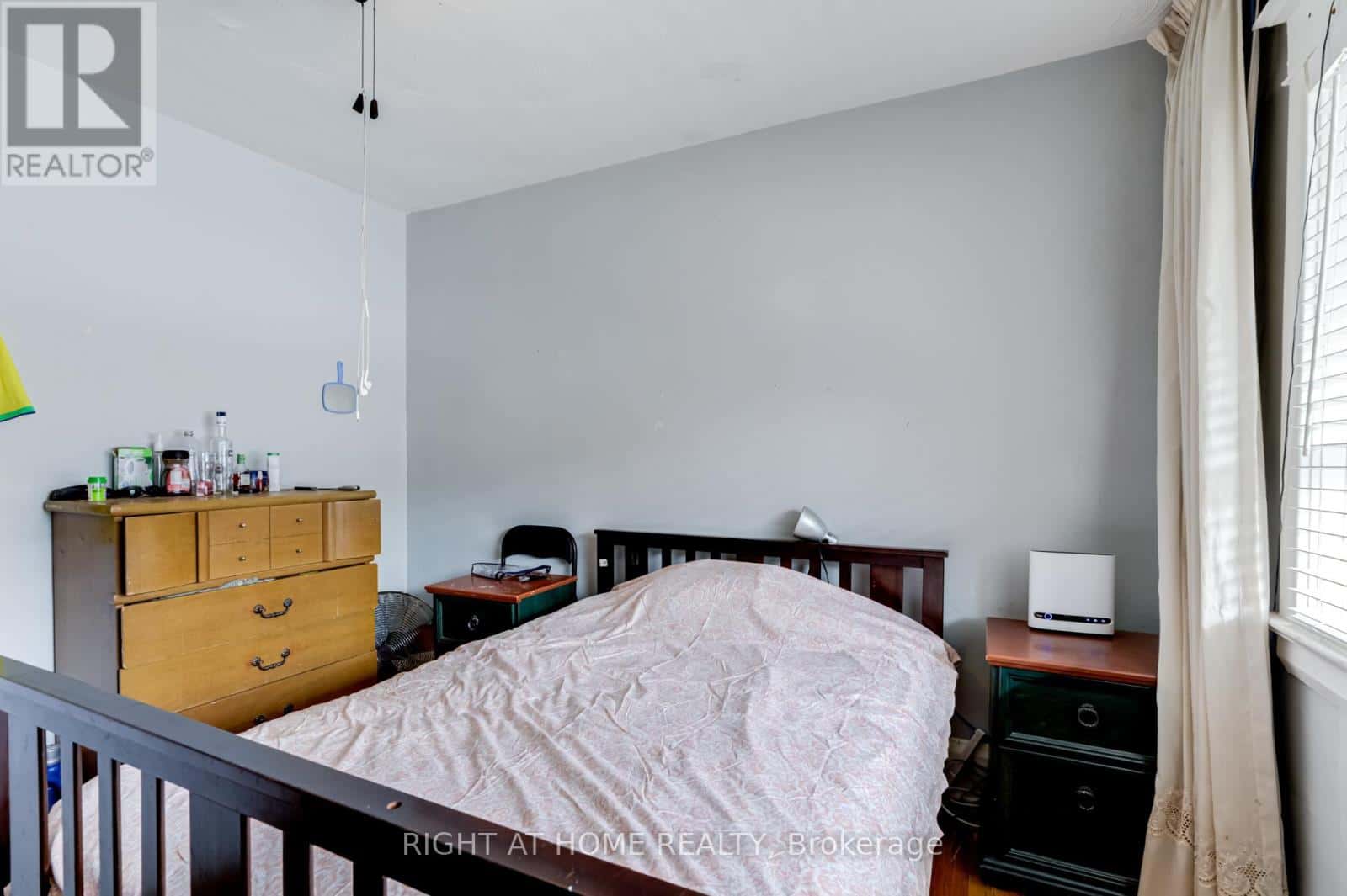 16 PRYOR AVENUE — Toronto (Weston-Pellam Park), Ontario - Photo 5 of 35