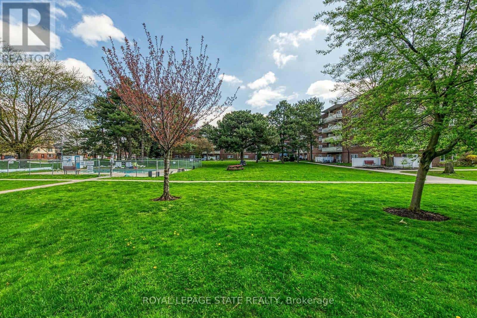 220 - 198 SCOTT STREET — St. Catharines (Fairview), Ontario - Photo 3 of 48